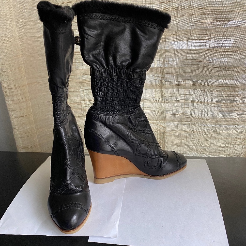 Chanel black leather wedge high boots slip on 36-6 elastic
Quilted fur platform